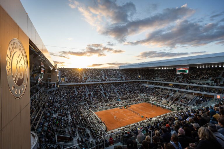 Emirates serves another year of “fly better” experiences at Roland-Garros 2025