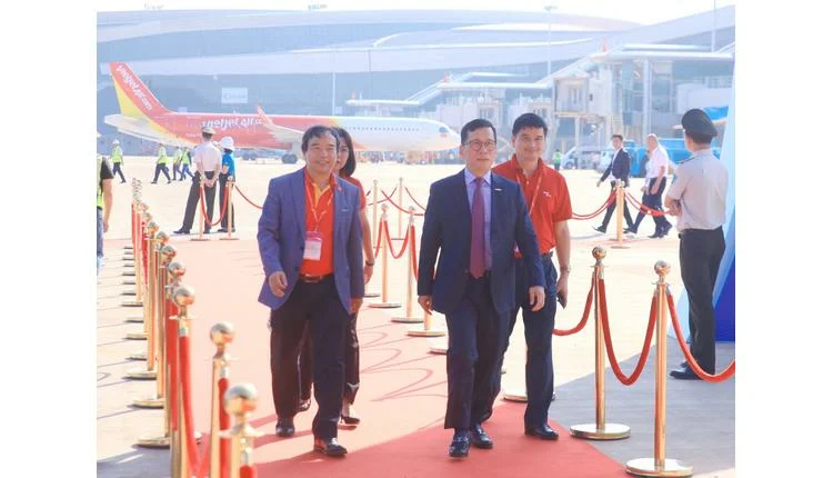Vietjet tops out hangar, launches Long Thanh flight