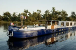 A New Floating Villa Redefines Slow Luxury in Burgundy